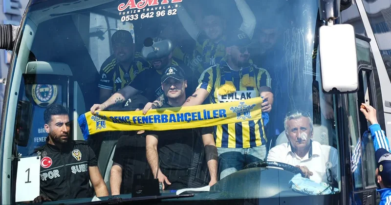 Fenerbahçe taraftarını meşalelerle gönderdiler