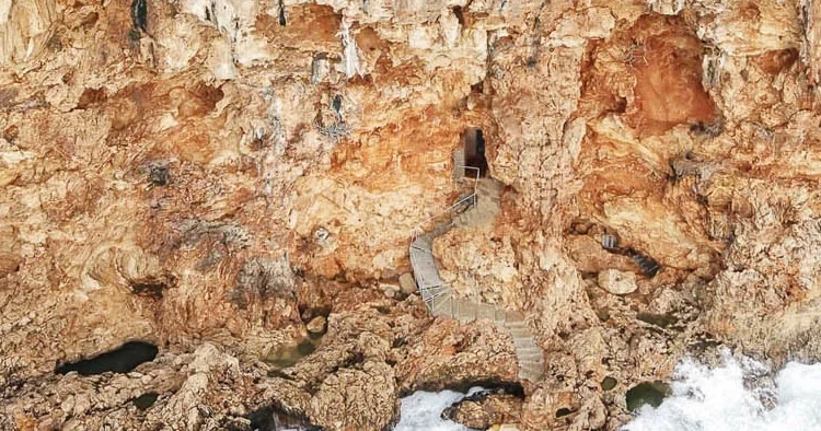 Falezlere 40 sene önce inşa edilmiş... Barakalar yıkılacak!