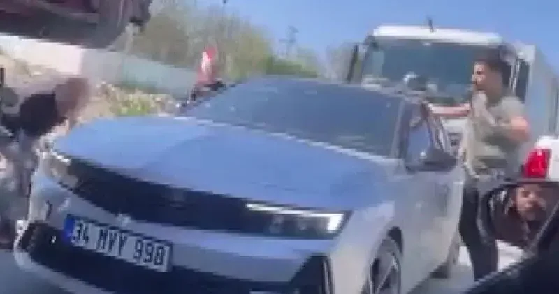 Başakşehir de polisin dur ihtarına uymadı; otomobilin lastikleri indirilerek yakalandı