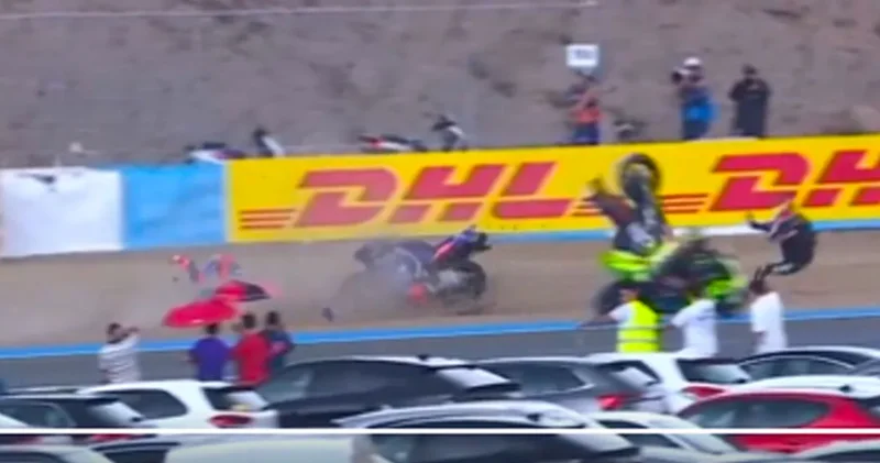 Toprak Razgatlıoğlu ndan korkutan kaza