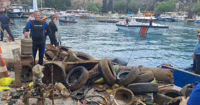 Denizden 5 ton atık çıkarıldı Antalya Haberleri