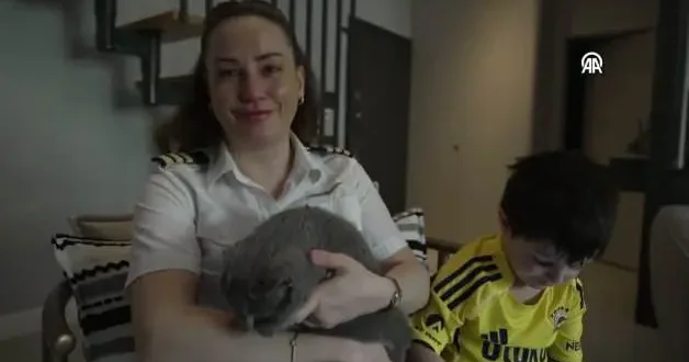 Gökyüzünün pilot anneleri özlemlerine rağmen görevlerini özveriyle yapıyor