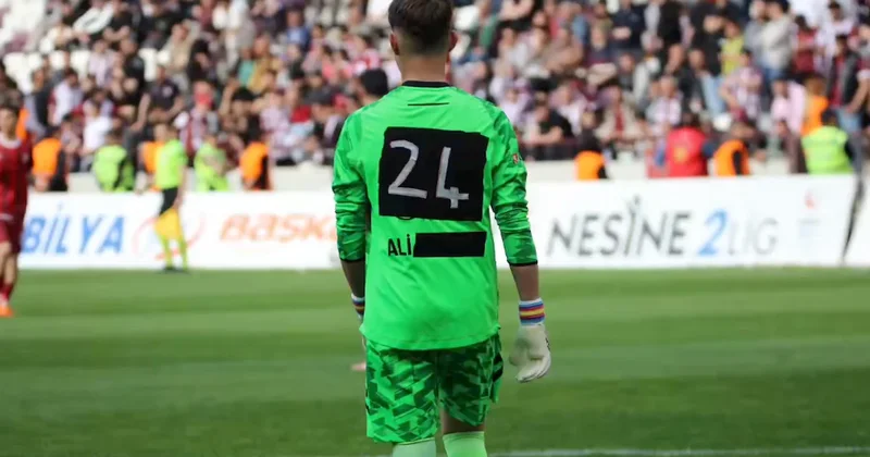 Forması olmayan kaleciye bantlı çözüm! Gündem olan görüntüler Sözcü Gazetesi