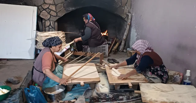 Depremzede kadınlar yufka ekmek ile aile ekonomilerine katkı sağlıyor Gaziantep Haberleri