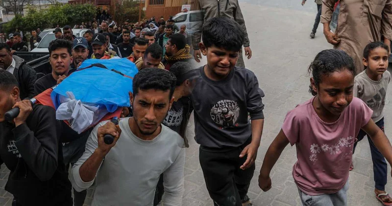 İsrail kana doymuyor! Çocukları annelerini gözyaşlarıyla uğurladı