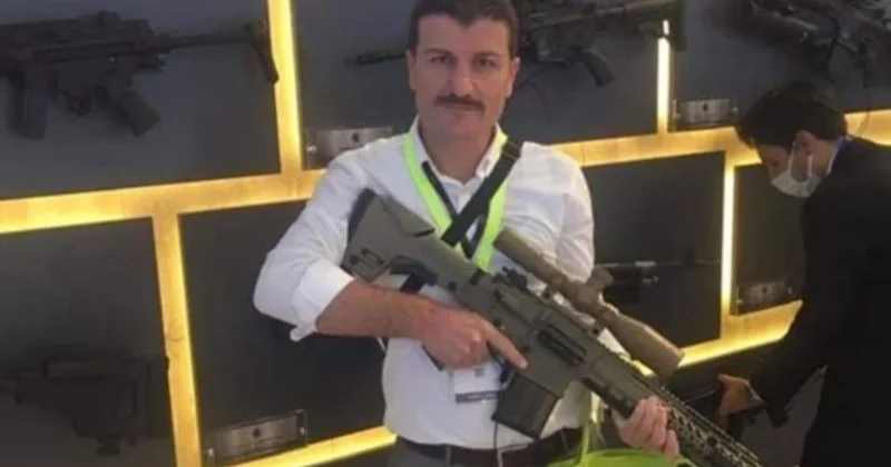 Silahlı pozu veren bir okul müdürü Sözcü Gazetesi