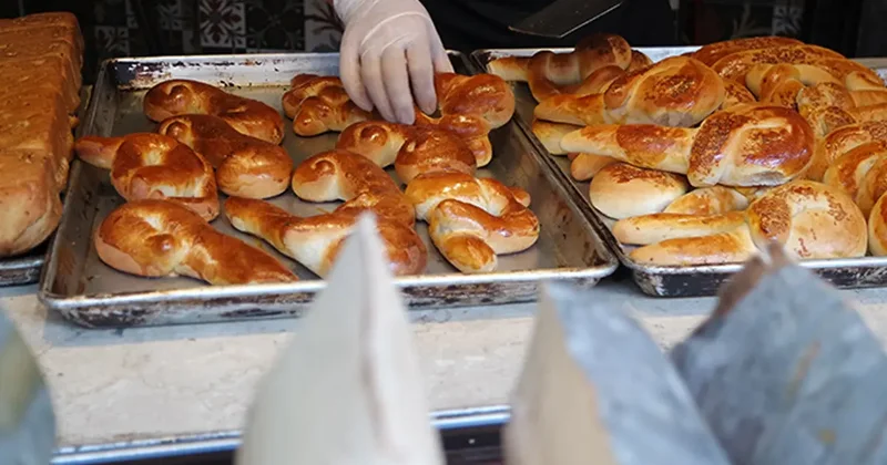 Eşiyle birlikte yaptığı poğaçalarla insanlara umut oluyor