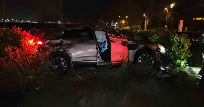 Yoldan çıkan otomobil taklalar atarak parka savruldu: 1 yaralı