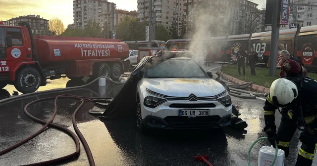 Kayseri de elektrikli otomobil seyir halindeyken alev aldı Kayseri Haberleri