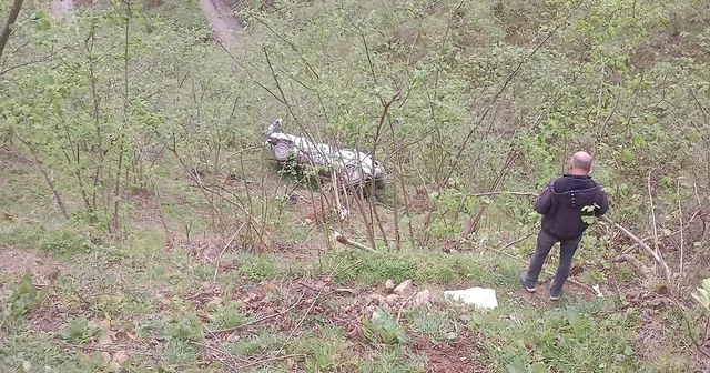 Giresun da otomobil fındık bahçesine yuvarlandı: 1 ölü Giresun Haberleri
