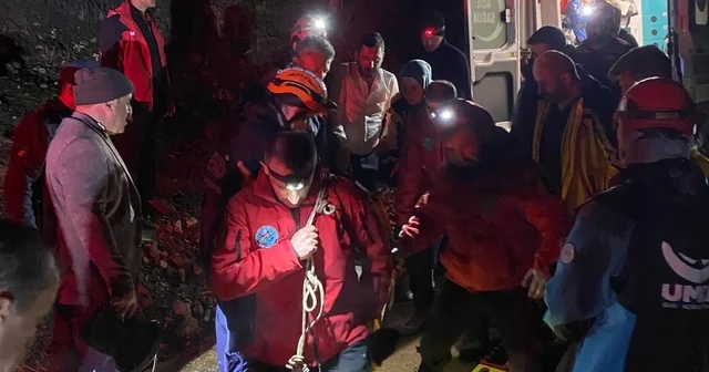 Kastamonu da dağlık alanda uçurumda düşen genç için ekipler seferber oldu Kastamonu Haberleri