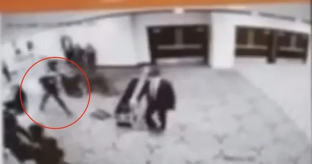 Trump un katıldığı davette silah sesleri yükseldi: Salona koşarak giren saldırgan yakalandı VİDEO İZLE