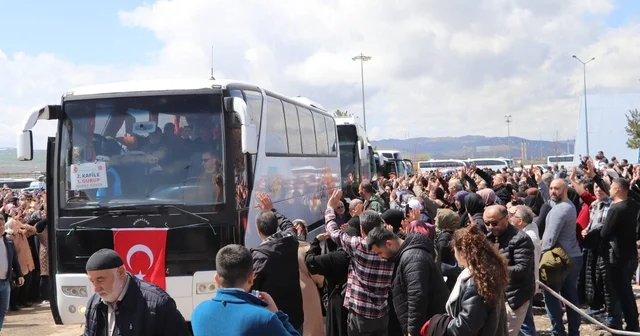 Sivas ta 312 hacı adayı dualarla kutsal topraklara uğurlandı Sivas tan kutsal topraklara gidecek olan 312 hacı adayı için şehirlerarası otobüs terminalinde tören düzenlendi Sivas Haberleri