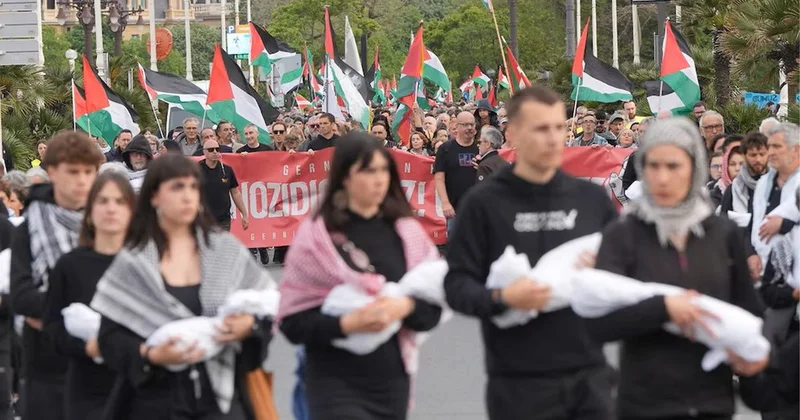 İspanya da binlerce kişi Filistin için toplandı, “Soykırıma ve savaşa hayır” dedi