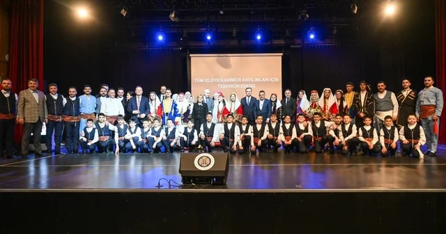 7 Bölge 7 Renk ayakta alkışlandı Erzurum Haberleri