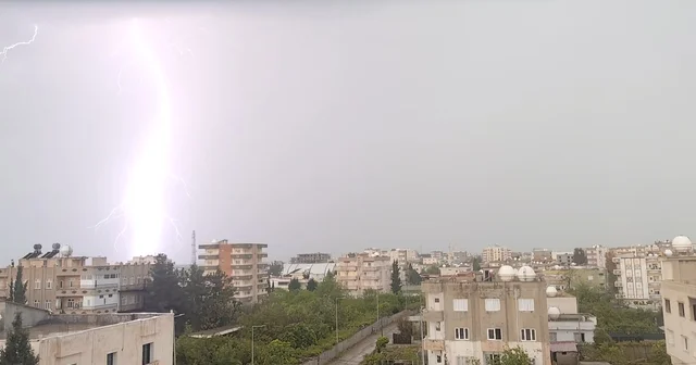 Silopi de yıldırım düşme anları kamerada Şırnak Haberleri