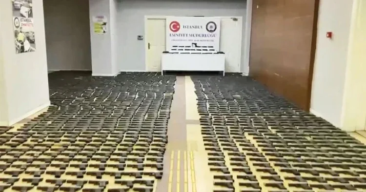 Toprak altından binlerce silah çıktı