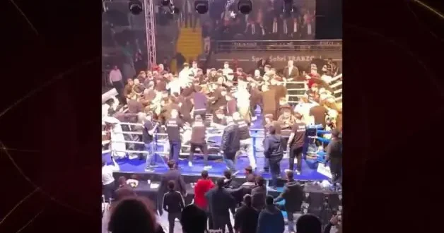 Sonunda bu da oldu! Boks maçında izleyiciler ringde sporcuları dövdü
