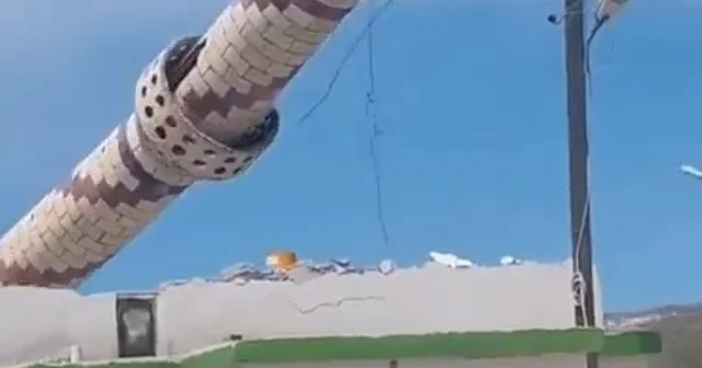 Diyarbakır da hasarlı minarenin kontrollü yıkımı yapıldı; o anlar kamerada Diyarbakır Haberleri