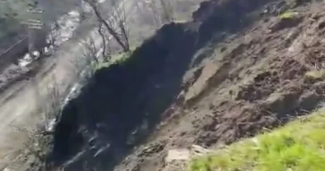 Van’da facia kıl payı atlatıldı: Heyelanda mahalle yolu kapandı ekipler seferber oldu VİDEO İZLE