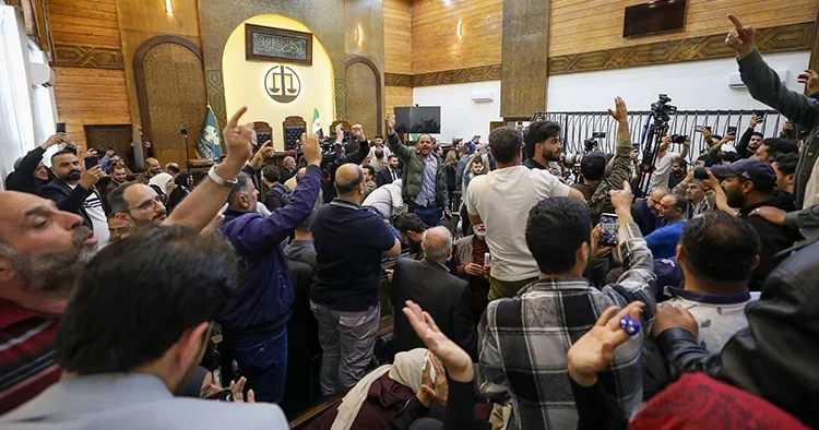 Esad hakkında yargı süreci başladı: Dava salonunda kafes ayrıntısı