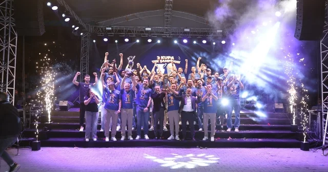 Basketbol Süper Ligi ne yükselen Çayırova Belediyesi nde şampiyonluk coşkusu Kocaeli Haberleri