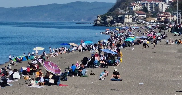 Düzce de plajda hafta sonu yoğunluğu Düzce Haberleri