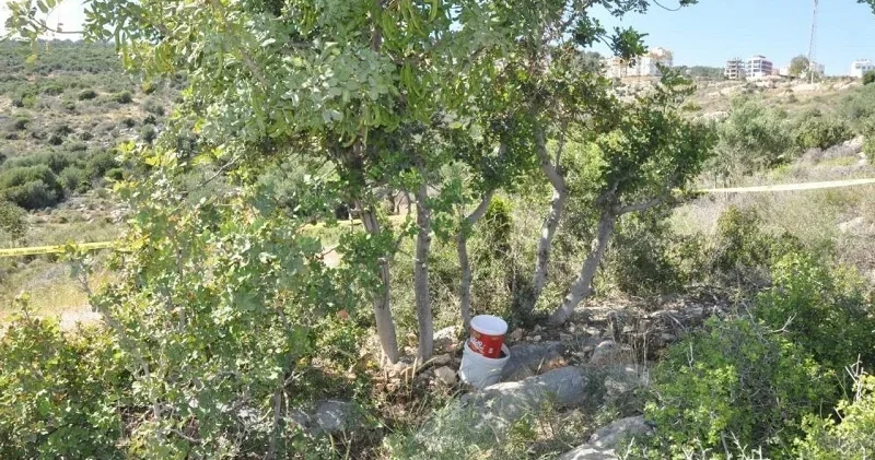 Mersin de bahçedeki toprağa gömülü el bombası bulundu Mersin Haberleri