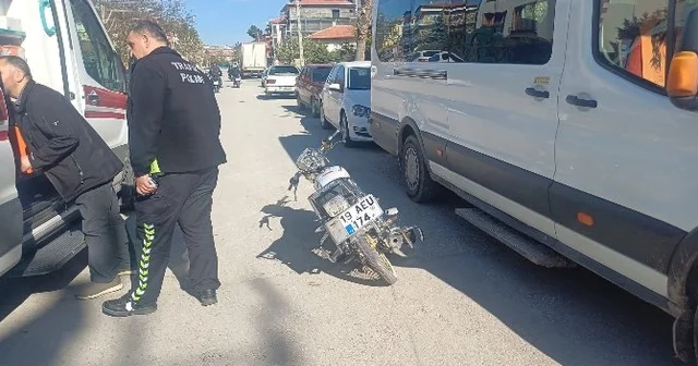 Polisten kaçan motosiklet sürücüsü kaza yaptı; 2 yaralı Çorum Haberleri
