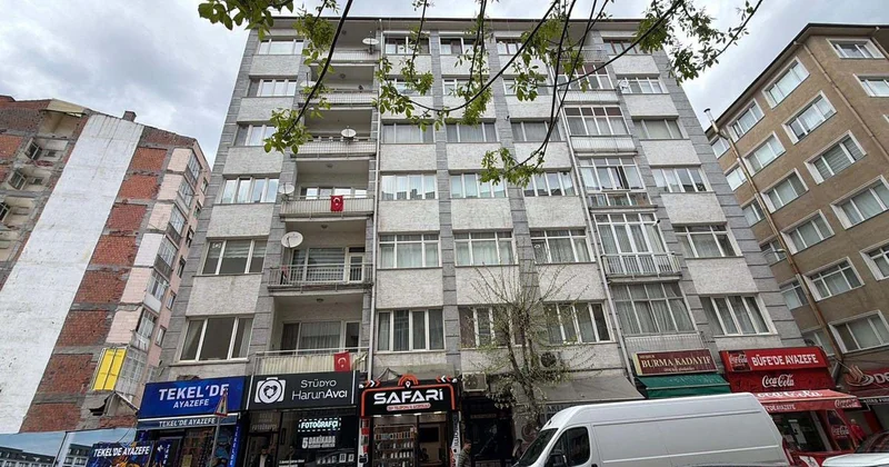 Eskişehir de rüzgar camı patlattı, yoldan geçen yaralandı