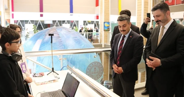 Sivas ta bilim rüzgarı esti Sivas Buruciye Bilim ve Sanat Merkezinde (BİLSEM) 6 Bilim Fuarı nda öğrencilerin hazırladığı 17 proje görücüye çıktı Sivas Haberleri