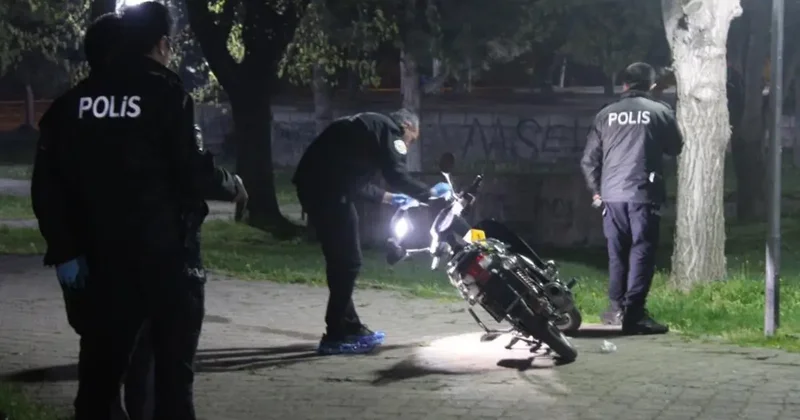 Parkta iki grup tabanca ve bıçakla birbirine girdi: 2 yaralı