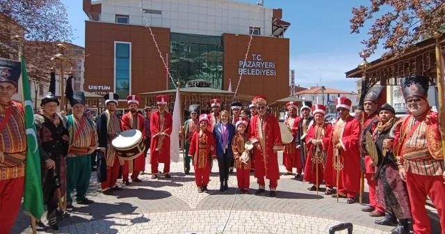 AK Parti li belediyeden CHP li vekillere mehterli gönderme Bilecik Haberleri
