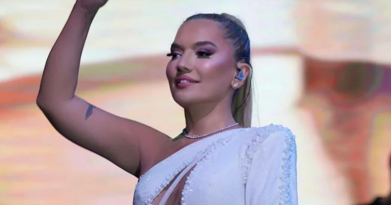 Demet Akalın: Her defasından gözlerim doluyor