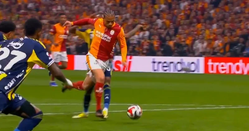 Galatasaray Fenerbahçe derbisinde penaltı tartışması! Sane yerde kaldı, Yasin Kol devam dedi!