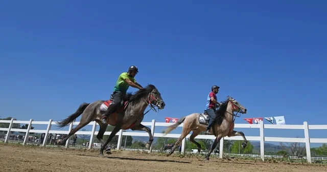 Osmangazi de Geleneksel Rahvan At Koşusu coşkusu Bursa Haberleri