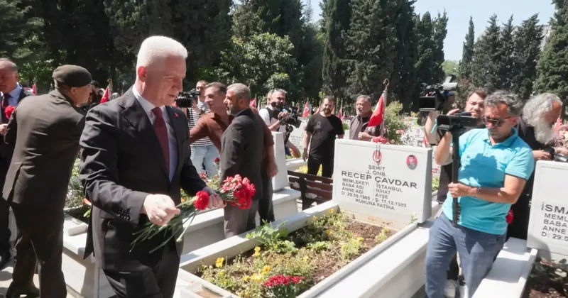 Vali Gül, Edirnekapı Şehitliği ni ziyaret etti