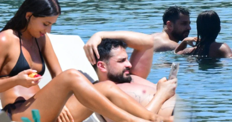 Ekin Mert Daymaz ın gizemli plaj sohbeti Magazin haberleri