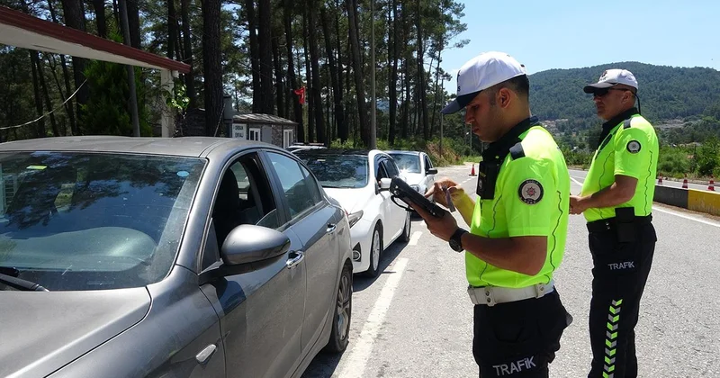Tatilciler Marmaris ve Datça’ya akın etti: 4 günde 40 bin araç