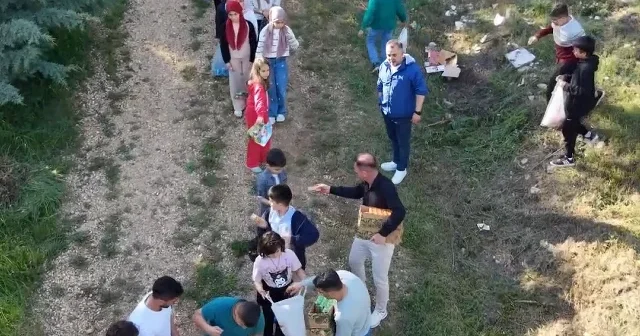 Kastamonu da vatandaşlar arefe günü çocuklara şeker ikram etti VİDEO İZLE