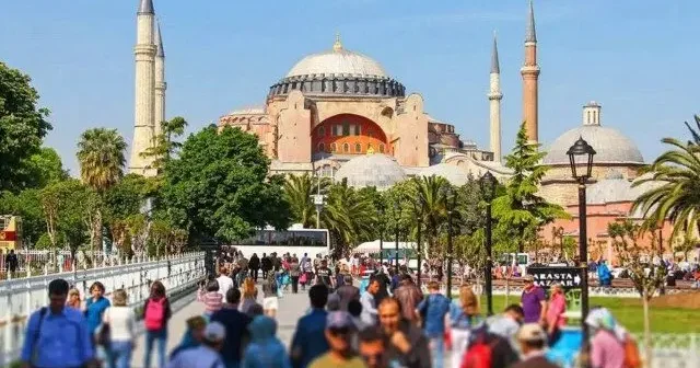Akın akın geldiler: Turizmin gözdesi zirveye tırmandı! Türkiye Avrupa ülkelerine fark attı...