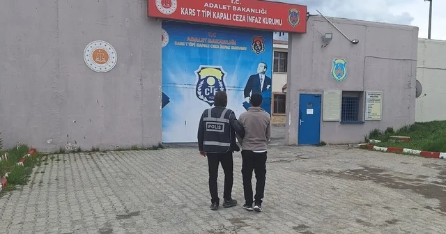 Kars ta kredi kartı dolandırıcısı yakalandı 8 yıl 4 ay hapis cezasıyla aranıyordu Kars Haberleri