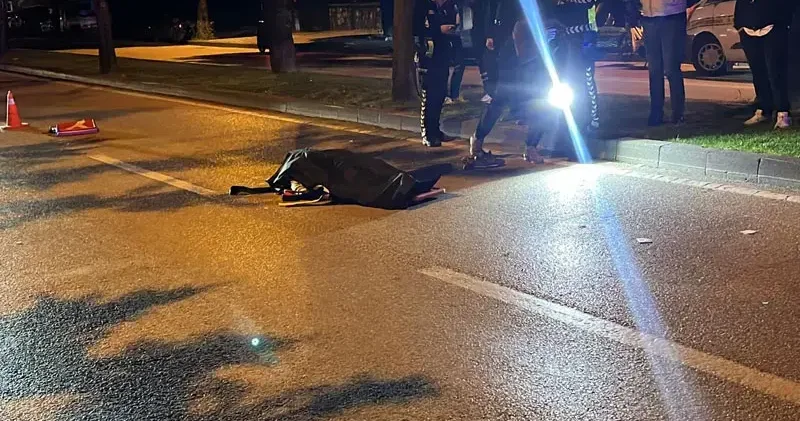Bursa da motosikletle refüje çarpıp savrulan sürücü öldü