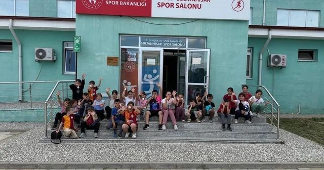 Salavatlı İlkokulu öğrencilerinden geleneksel oyunlarda başarı Aydın Haberleri