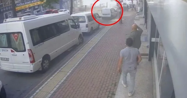 Hafif ticari aracın park halindeki 6 araca çarptığı kaza kamerada Bursa Haberleri