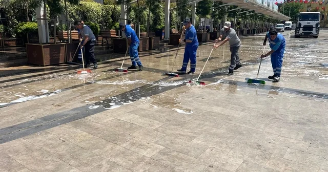 Aydın da Kurban Bayramı öncesi temizlik seferberliği Atatürk Kent Meydanı bayrama hazır Aydın Haberleri