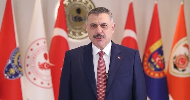 Bakan Çiftçi den bayram yolculuğu paylaşımı: Türkiye bugün hasret taşıyor VİDEO İZLE
