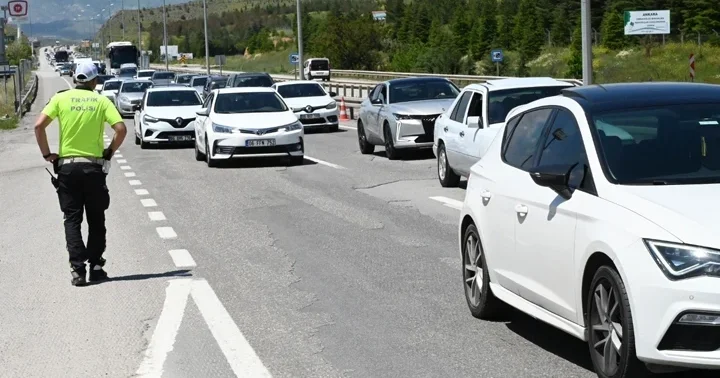 43 ilin geçiş güzergahında bulunan kilit kavşak ta arife günü yoğunluğu
