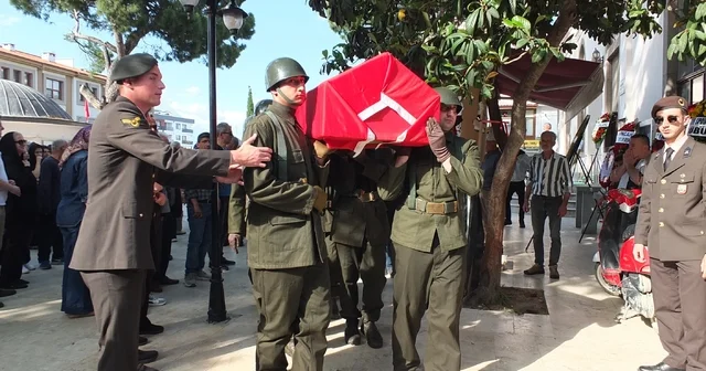 Emekli astsubaya askeri törenle veda Balıkesir Haberleri
