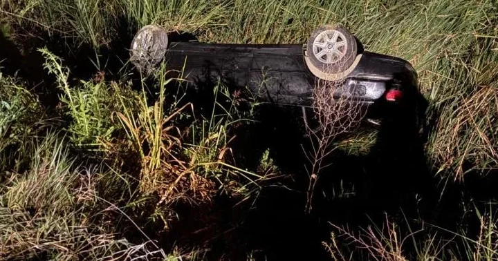 Antalya da otomobiliyle kanala uçtu, araçtan çıkıp olay yerinden ayrıldı